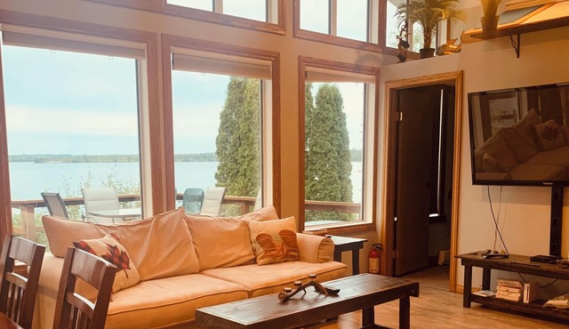 LakeLuxuryLiving lakefront rental Lacdubonnet,Mb,Canada