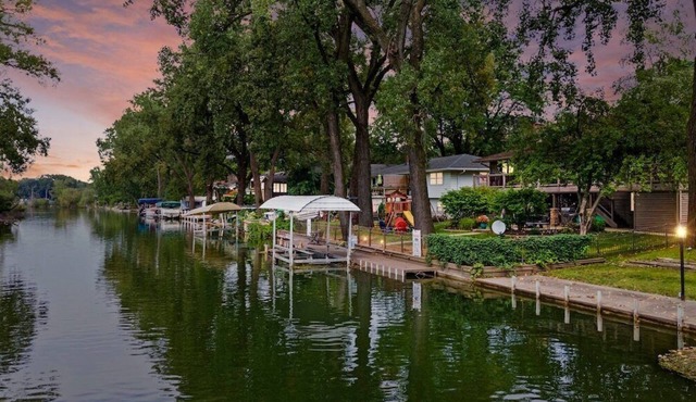 LakeMonona Waterfront + PrivateDock + FencedYard + HotTub + GameRoom + EVCharger