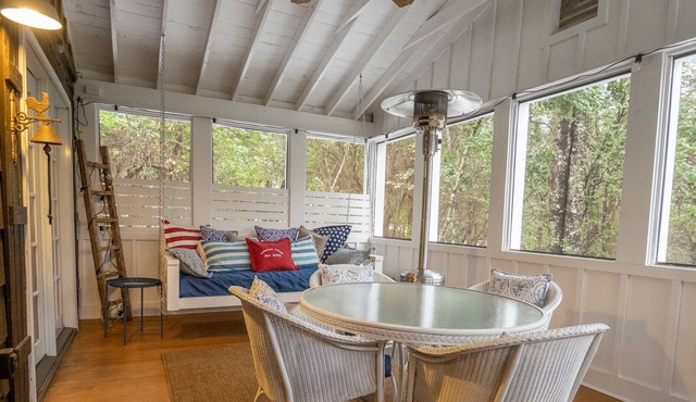 Lakemont Cottage in the woods near Lake Rabun and Seed Lake