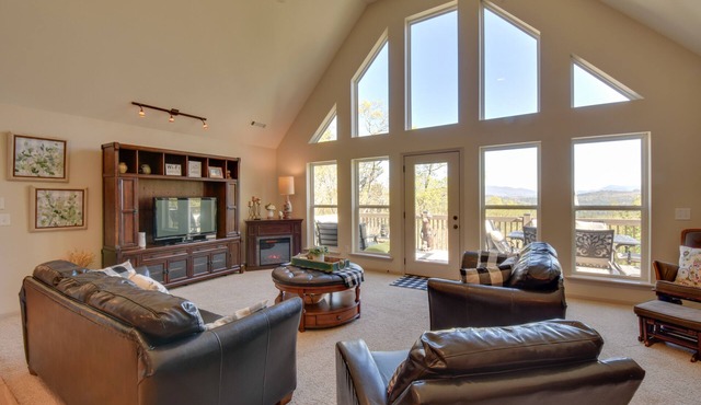 Lakemont Retreat: Game Room, Hot Tub, & Mtn Views!