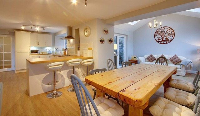 Lakenhow - Detached Holiday Home near Ulverston, Breathtaking Views, Sleeping 8