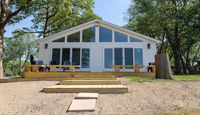 LakePointe Shores #2 Charming 4-bedroom cottage in delightful Madison