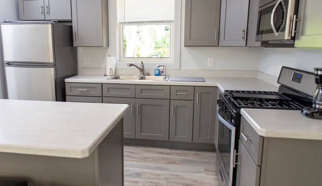 LakePointe Shores #6 Charming cottage with tons of natural light in Madison