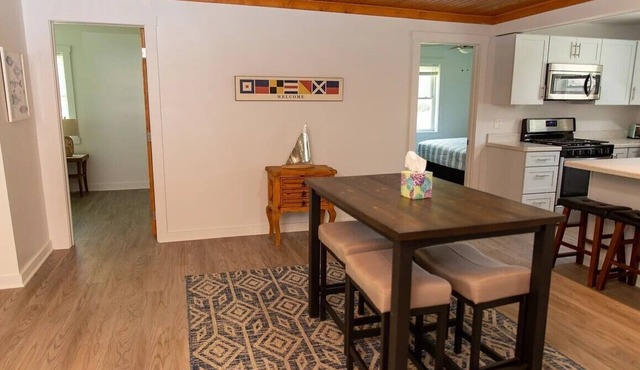 LakePointe Shores # 7 Welcoming 3-bedroom cottage in Madison on the Lake