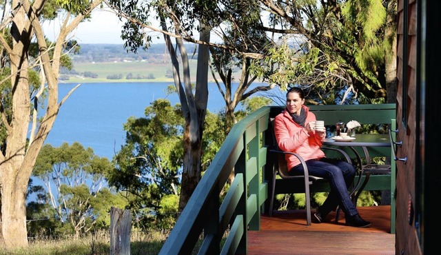 Lakes And Craters Holiday Park