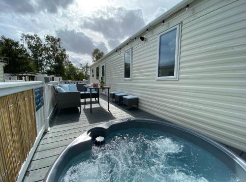 Lakes Breaks - 6 Meadows