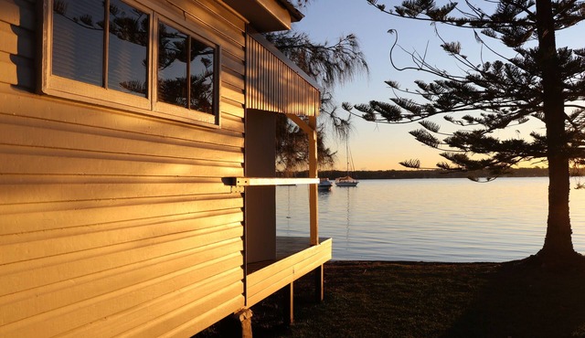 Lakes Edge Boathouse - Seclusion and serenity right on the water's edge!