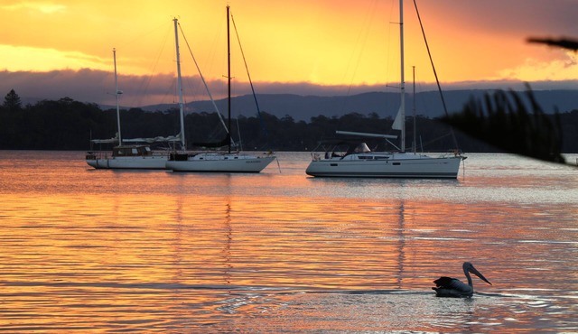 Lakes Edge Cottage - Self Contained