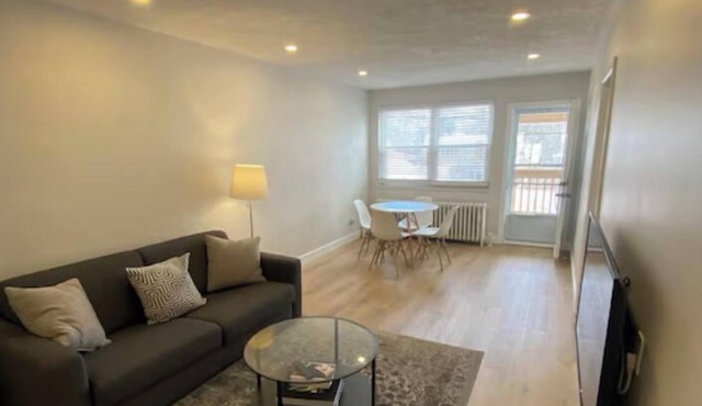 Lakeshore 2 Bedroom Apartment in Port Credit, Mississauga.