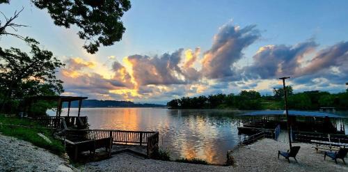 Lakeshore Cabin 5 on the Lake