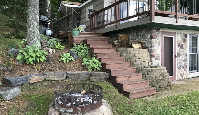 Lakeshore Cabin On The Waters Edge of Bone Lake