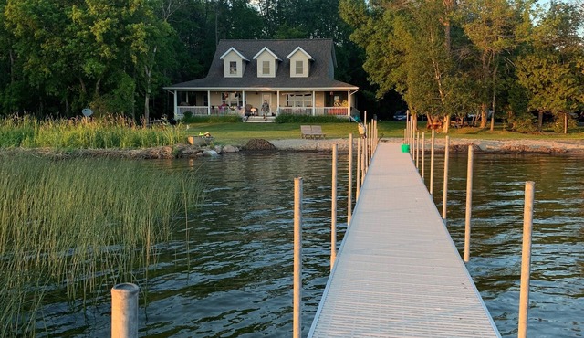 Lakeshore cabin
