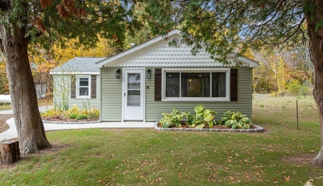 Lakeshore Chic! Private Lake Michigan Beach Access near St Joe and South Haven!