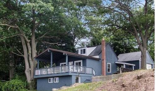 Lakeshore Comfort Lakeview Family Getaway