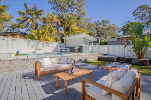 Lakeshore Cottage - Boho Chic with Poolside Deck