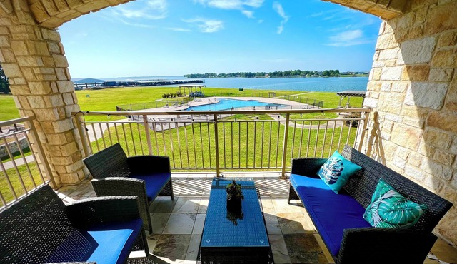 Lakeshore Escape Pool, Lake, Pool Table, Arcade Machine 2 KING BEDS, sleeps 8
