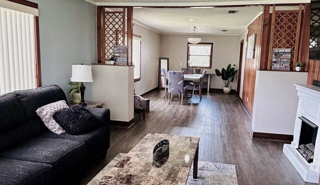 Lakeshore Landing | Modern | Spacious Family House