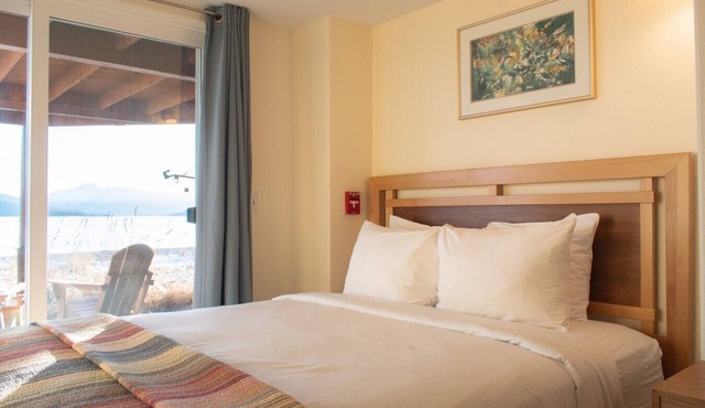 Lakeshore Lodging Ocean Front Lodges