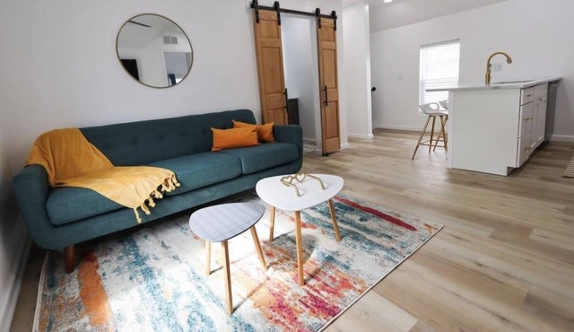 Lakeshore Loft- District North Rentals
