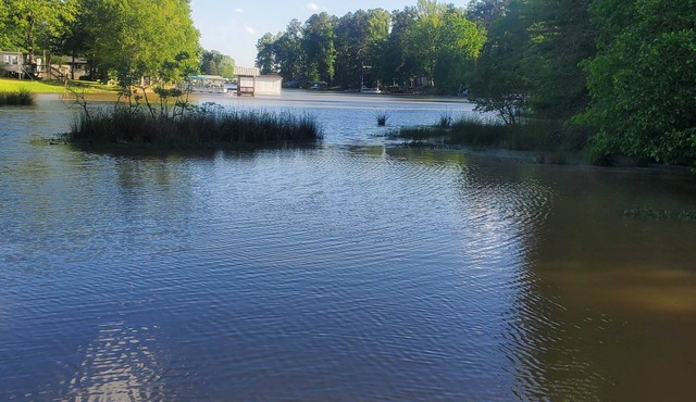 Lakeshore Lookout: Lakefront Home on Lake Greenwood - Cross Hill, SC