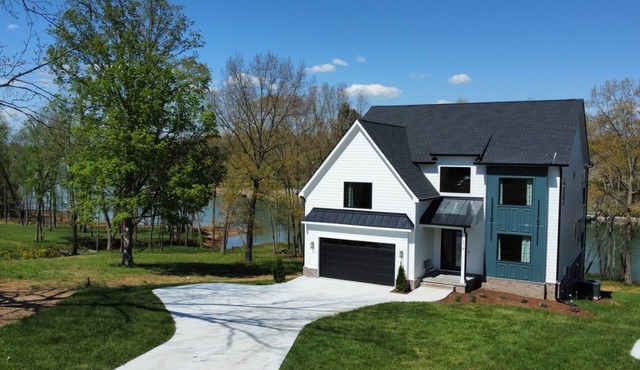 Lakeshore Modern! Lake front with platform dock and 2 kayaks, firepit and views