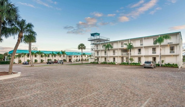 Lakeshore Resort and Marina