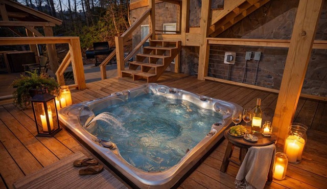 Lakeshore Retreat with Lake Lanier views & hot tub