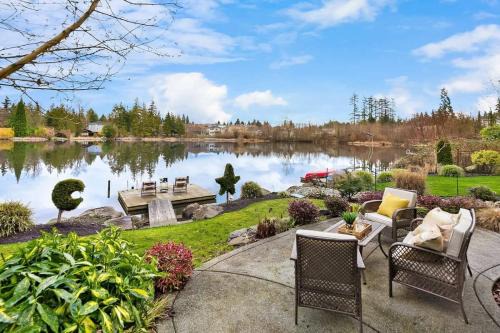 Lakeshore Serene Modern House Dock Billiard Gym