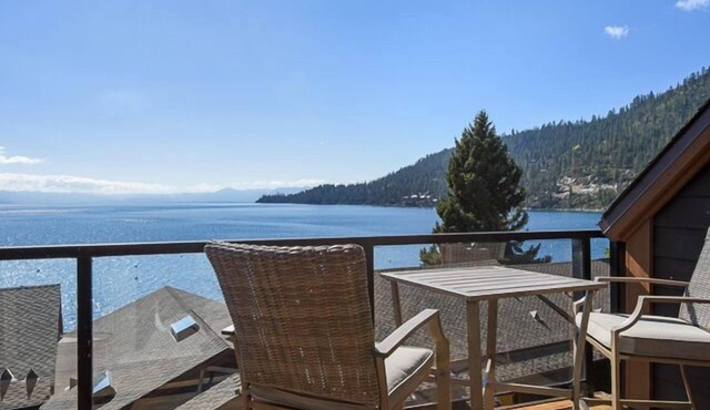 Lakeshore Terrace Delight | Beaches