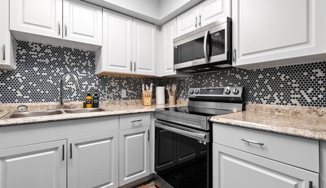 Lakeside 1BR Oasis