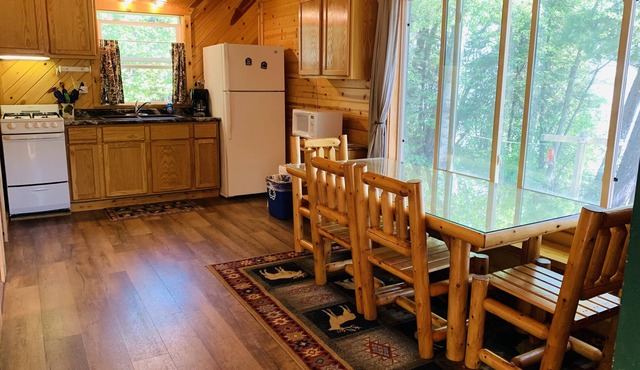 Lakeside 2-bedroom cabin - 10 minutes to Ely - right across from famous BWCAW