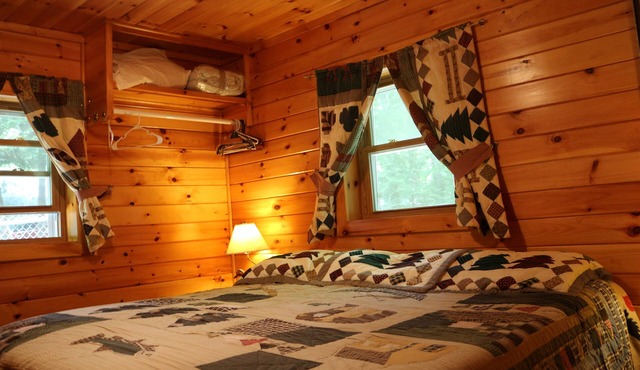 Lakeside 2-bedroom cottage sleeps 4. In Naples. Gorgeous views. Steps to beach