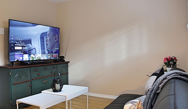 Lakeside 2Br/1Ba 2 levels Apt Prvt Bath/Kitchen/Entrance 10 min to Halifax