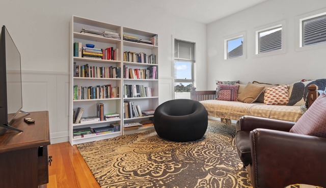 Lakeside 3-Bed Family Home with Amazing Views