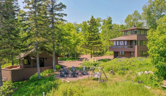 Lakeside and Treehouse - Lake Superior - Schroeder, Minnesota - Cascade Vacation