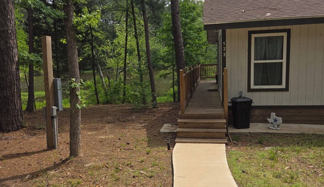 Lakeside-Area Cabin Escape with Full Amenities