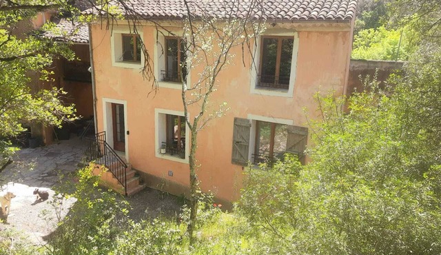 Lakeside Barn Retreat Near Vidauban’s Vineyards & Chateaux