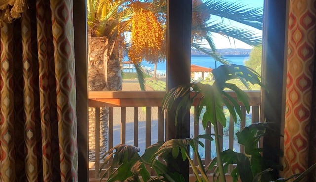 Lakeside, Balcony Apartment on Gated Winery Estate