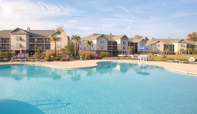 Lakeside Bliss: 2BR Suite at Wyndham Lake Marion