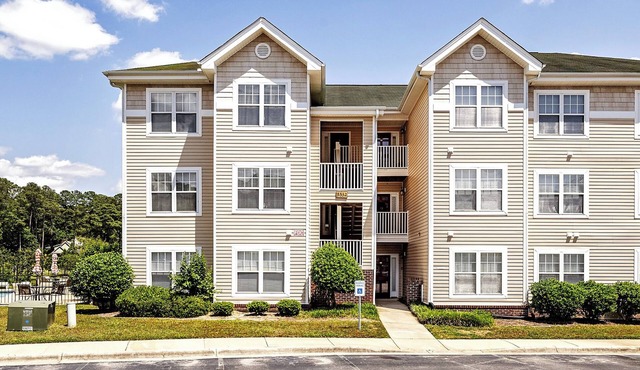 Lakeside Bliss – 3BR Condo with Stunning Views