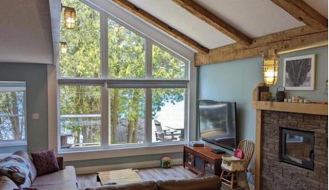 Lakeside Bliss - a waterfront dream