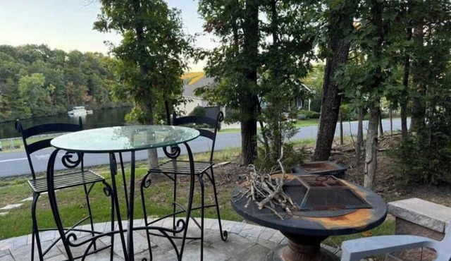 Lakeside Bliss - Lake, Hot Tub, Fire Pit