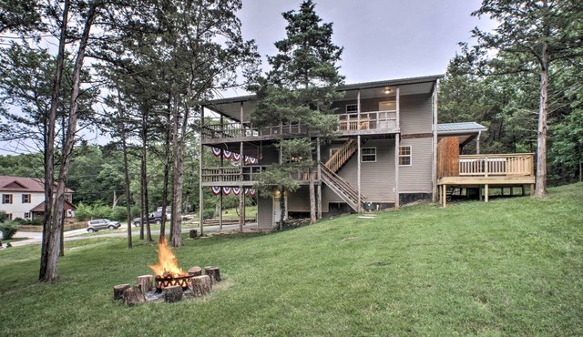 Lakeside Blue Eye Escape w/Game Room & Hot Tub!