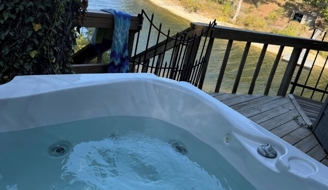 Lakeside, Boat Dock and Hot Tub with this small quaint cottage.