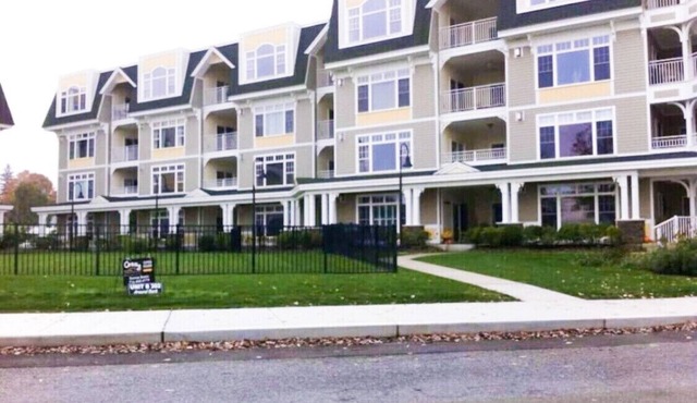 Lakeside Brand New Luxury Condo⚓️