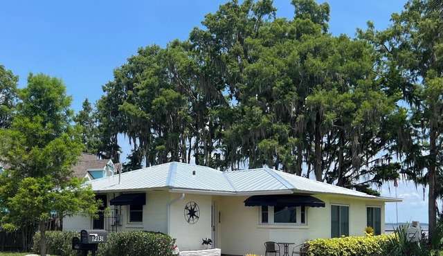 LAKESIDE BREEZE on Lake Eustis Harris Chain of Lakes Central Florida