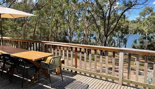 Lakeside Bush Retreat