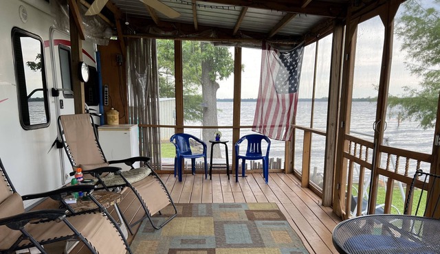 Lakeside Cabana on Lake Palestine