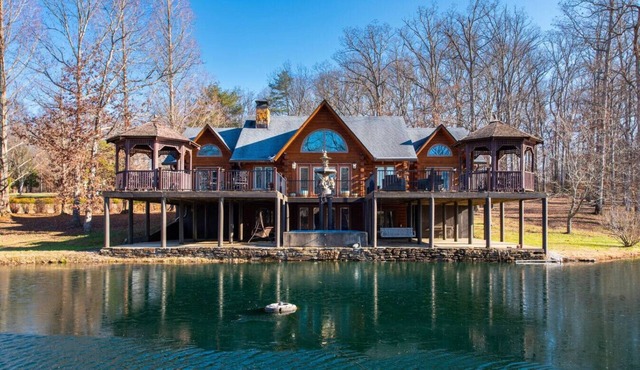 Lakeside Cabin: 4 bed/2.5 bath