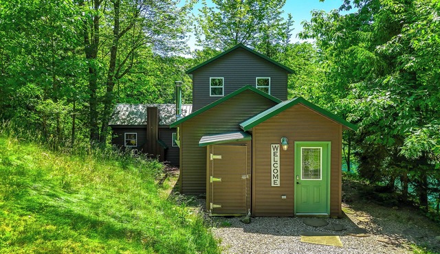 Lakeside Cabin | Fish Swim Kayak